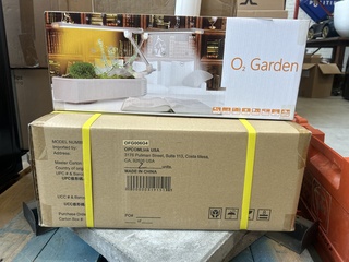 3x Tafelplantentuin met leeslampje en zuurstofcirculatiesysteem OPCOM,