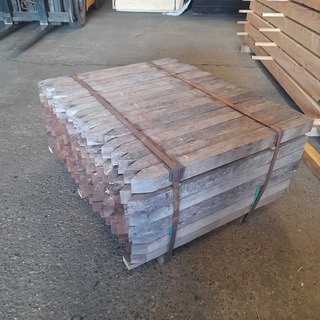 Ca. 126x Hardhouten paal, 5 x 5 x 75 cm