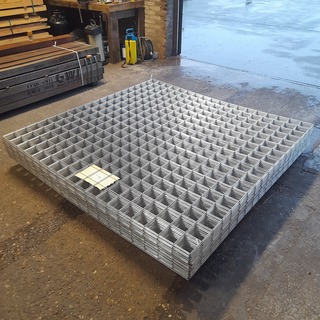 Ca. 48x Gegalvaniseerde gaasmat, Afmeting 180×180 cm, maaswijdte 10×10