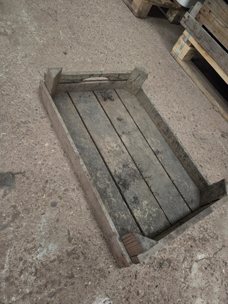 Partij houten kratten