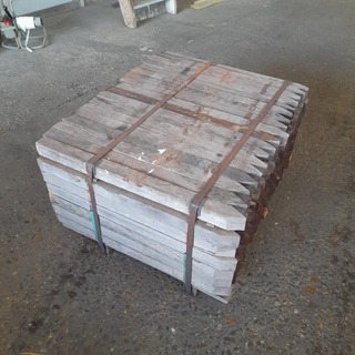 Ca. 126x Hardhouten paal, 5 x 5 x 75 cm