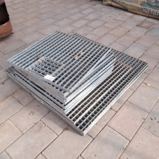 Ca. 13x Afdekrooster