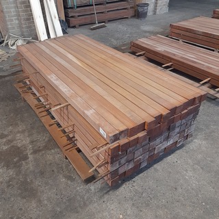 Ca. 78x Hardhouten paal, 6,8 x 6,8 x 200 cm