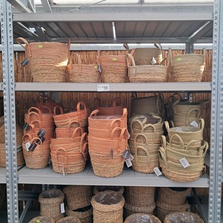 Partij bloemmanden o.a. Hana Design