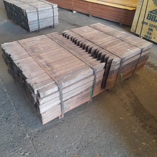 Ca. 252x Hardhouten paal, 5 x 5 x 75 cm