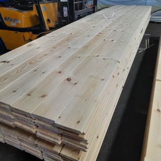 Ca. 49x Grenen vloerdeel met mes en groef, 2,1 x 14,7 x 510 cm