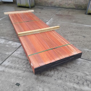 Ca. 50x Hardhouten vlonderplank, 2,7 x 9,5 x 350 cm
