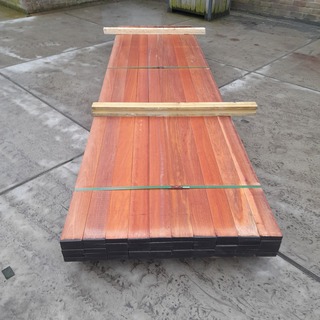 Ca. 50x Hardhouten vlonderplank, 2,7 x 9,5 x 350 cm