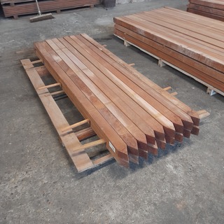 Ca. 18x Hardhouten paal, 6,8 x 6,8 x 200 cm