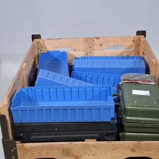 Magazijnbakken en koffers