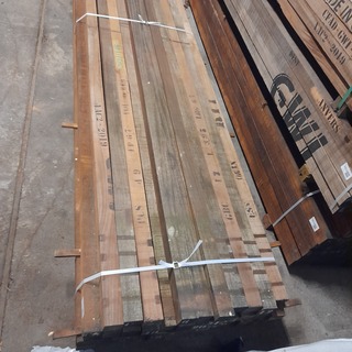 Ca. 46x Hardhouten paal, 7 x 7 x 400 cm