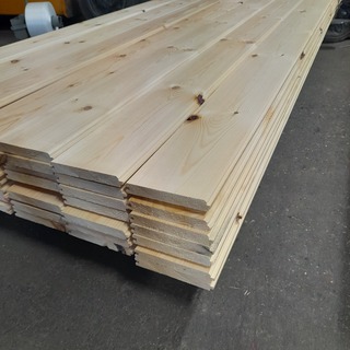 Ca. 49x Grenen vloerdeel met mes en groef, 2,1 x 14,7 x 510 cm