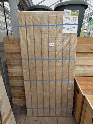 Houten buitentafel Talen