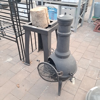 Tuinkachel en houthaktafel