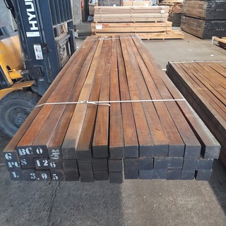 Ca. 42x Hardhouten paal, 7 x 7 x 400 cm