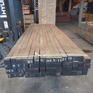 Ca. 60x Hardhouten paal, 7 x 7 x 350 cm