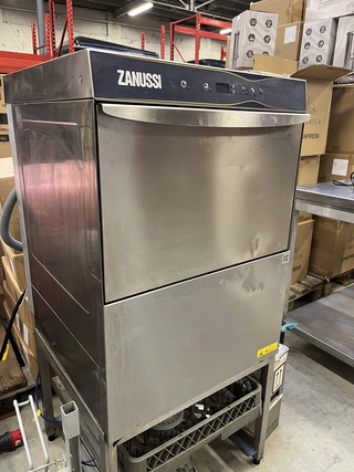 Professionele vaatwasmachine met zeepdispenser en rek Zanussi, ZL3