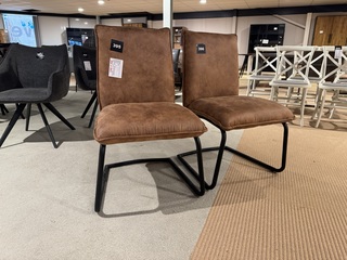 Set van 2 eetkamerstoelen, bruin
