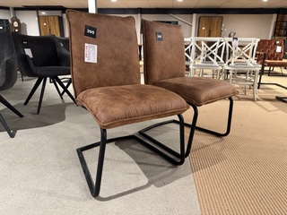 Set van 2 eetkamerstoelen, bruin