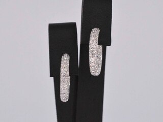 Witgouden oorbellen met briljant geslepen diamanten