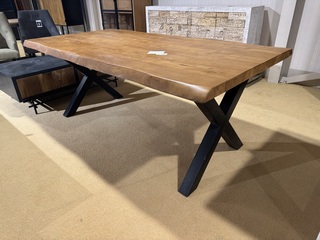 Eettafel, licht bruin + zwart