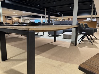 Eettafel, licht bruin + zwart