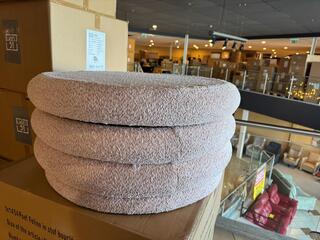 Poef Home bound by KY, Feline, roze