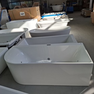 Whirlpool back to the wall, glans wit