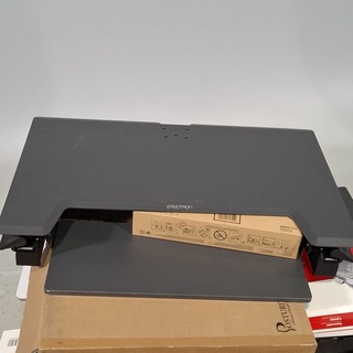 4x Bureauverhoger en 5x voetensteun, O.a Office Depot