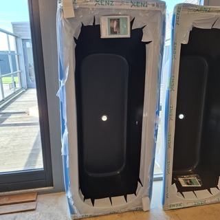 Ligbad Xenz, Aruba, ebony