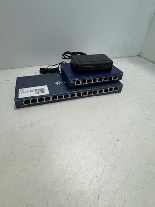 3x Switch O.a.: Netgear en TP-link, TL-SG116 en GS108