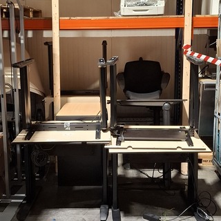 8x Tafel, 1x kast en 1x bureaustoel