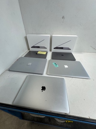 5x Laptop Apple en Microsoft, defect/niet werkend