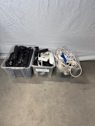 3x Bak met stekkerdozen