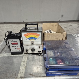 Meetinstrumenten, zekeringen en kabelbinders