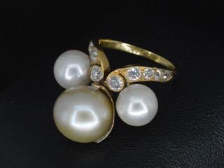 Gouden ring met diamanten en parels