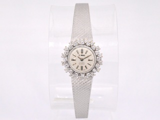 Le monde dameshorloge met diamanten