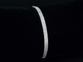 Witgouden vaste armband met briljant geslepen diamant
