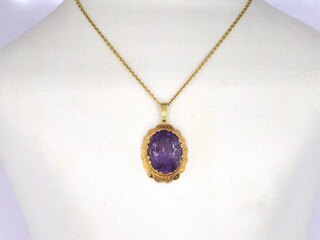 Gouden hanger met een natuurlijke amethist, excl. ketting