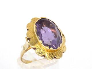 Gouden ring met een natuurlijke amethist