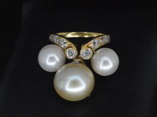 Gouden ring met diamanten en parels