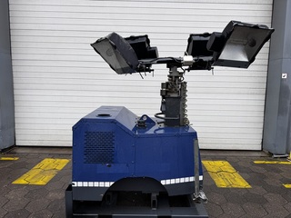 Mobiele lichtmast Sandhurst, TL90, blauw, bouwjaar 2006, diesel