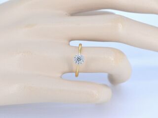 Gouden ring met 0.35 carat diamant