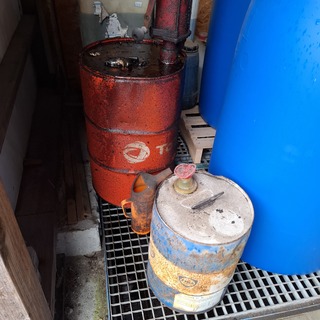 Vloeistoflekbak met diverse vloeistoffen