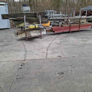 Partij houten balken en planken
