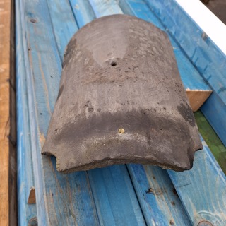 Partij oud gesmoorde Friese dakpannen