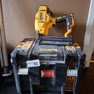 Accu tacker DeWalt, DCN680