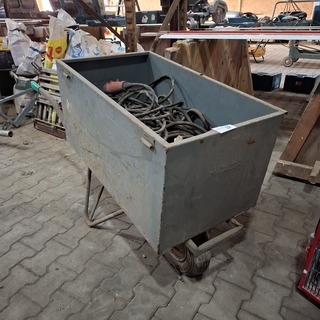 Gereedschapskruiwagen op luchtband Matador