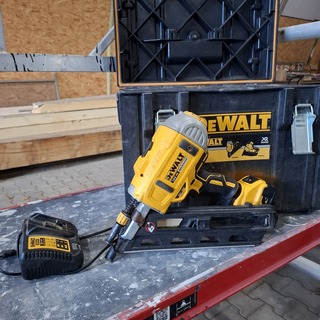 Accu tacker DeWalt, DCN692