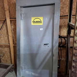 Gegalvaniseerde deur met kozijn